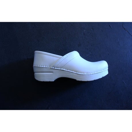 professional white box / dansko