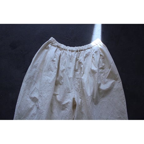 CAMILLE TUCK PANTS / ROBE de PEAU