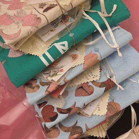 souvenir tote "she loves you"