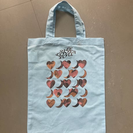 souvenir tote "she loves you"