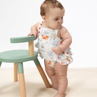 《Club Mediterranean Ruffle Sunsuit モスリンコットン素材 フリルロンパース 地中海クラブ柄》70～95cmサイズ 白色 1016-S26-CMT