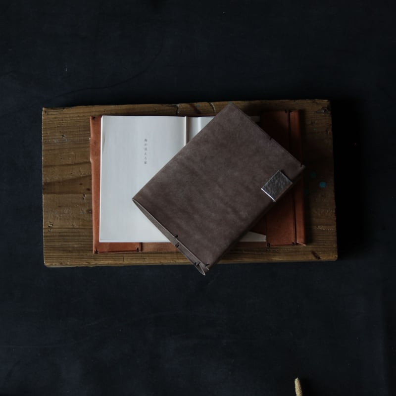錫と本革 ブックカバー｜錫×イタリアンレザーの上質ブックカバー