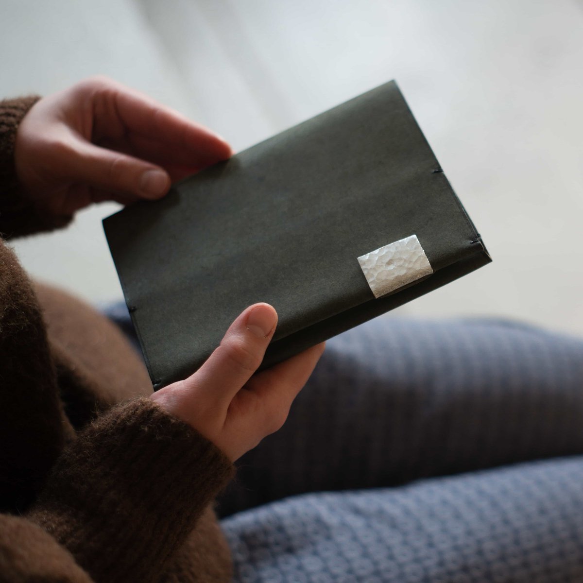 錫と本革 ブックカバー｜錫×イタリアンレザーの上質ブックカバー