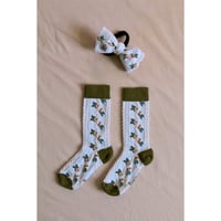 Farandole flowers socks Green/ecru with hair knot