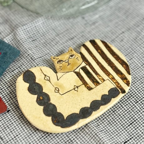 かくれんぼ猫皿　sa110004
