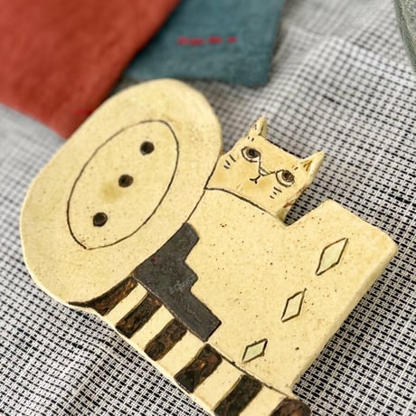 かくれんぼ猫皿　sa110003
