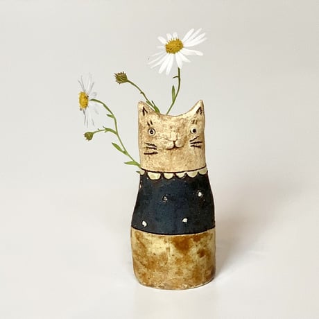 平野照子　猫花入れ　黄レース水玉茶