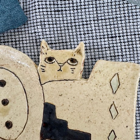 かくれんぼ猫皿　sa110003