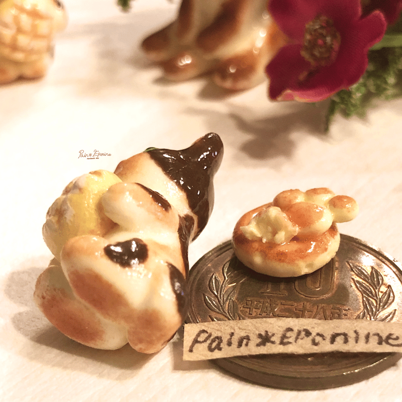 受注制作】食いしん坊な仔猫パン：ハチワレ(メロンパン) | Pain