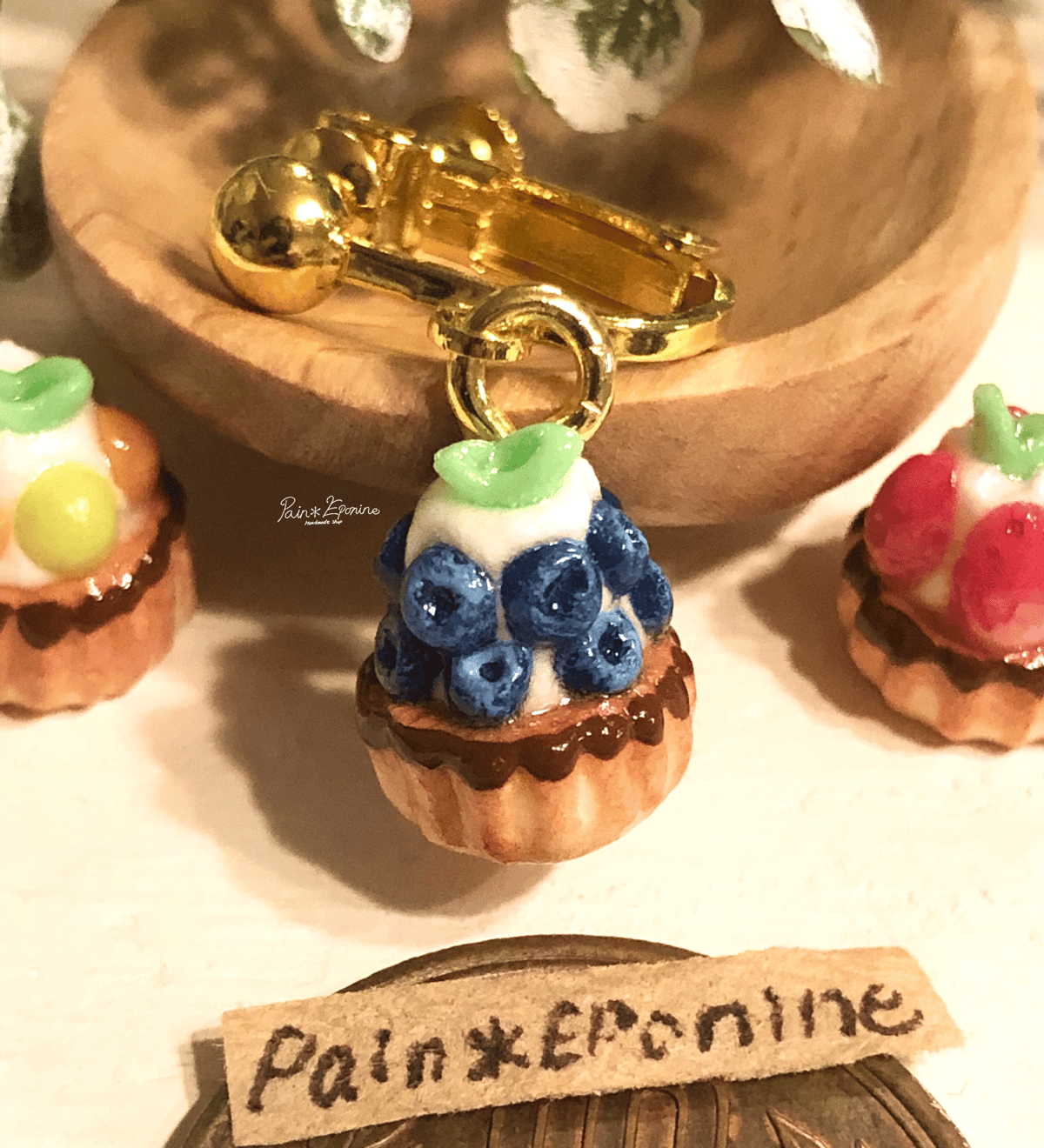 ベリータルトとレモンティーのハンドメイドアクセサリー　イヤリング 片耳】ミニフルーツタルト(プレーン)イヤリング：ブルーベリー | Pain
