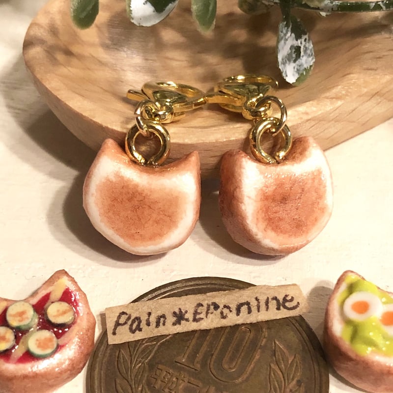 にゃんこピザトーストチャーム：アボカドたまご | Pain＊Eponine