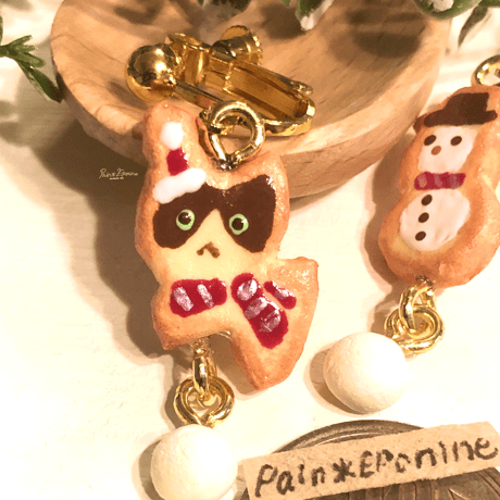 【片耳】クリスマスクッキーイヤリング：猫サンタ