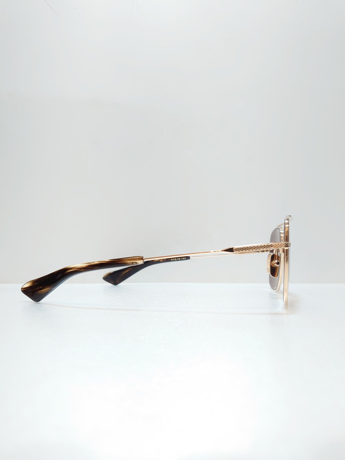 DITA FLIGHT-SEVEN DTS111-57-02//GLD | OPTICAL T