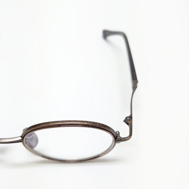 metoo様 あの左右非対称の丸×四角眼鏡はフランスブランド「エックスアイ