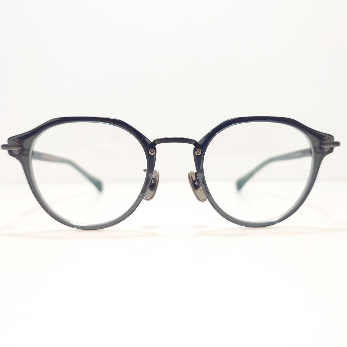 美品 TAYLOR WITH RESPECT void 04 TAYLOR WITH RESPECT void Col.04(Smoke Green) |