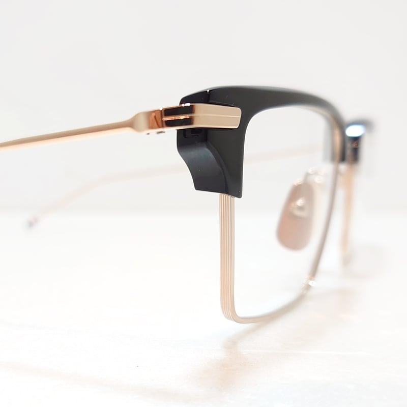 THOM BROWNE ラウントフレムメカネ UEO421AG000300151 001 THOM BROWNE UEO422A-G0003-001-52//BLK-GLD | OPT