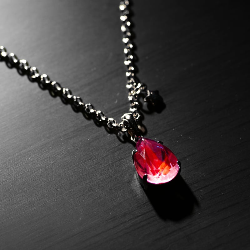 スワロフスキー ペンダント 躑躅色 (Tsutsujiiro) 虹 40cm | The Co