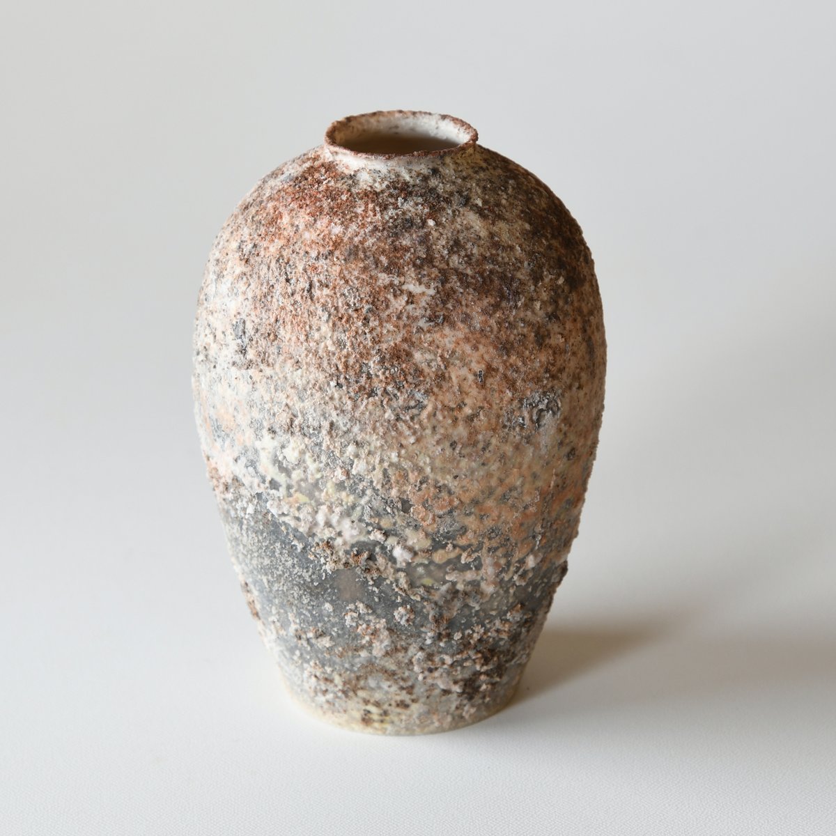 松本治幸：白磁窯変花器 /A40-2 | 市之倉さかづき美術館 ギャラリー宙