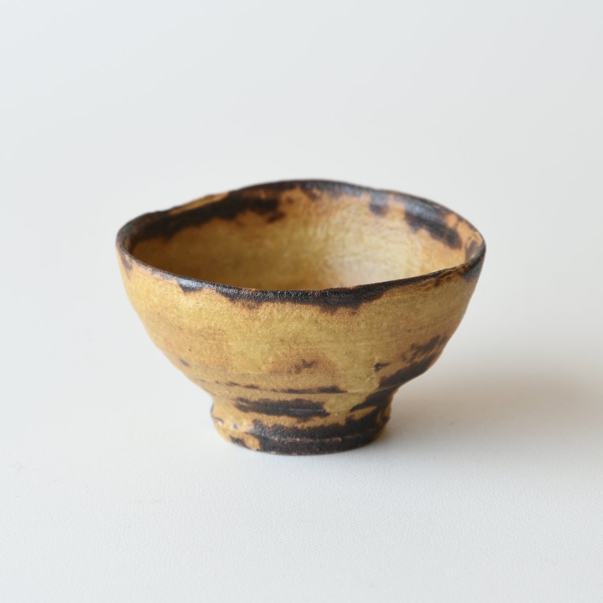 瀬戸片口盃　2個　D392 各務賢周：黄瀬戸盃 /B-40 | 市之倉さかづき美術館 ギャラリー宙