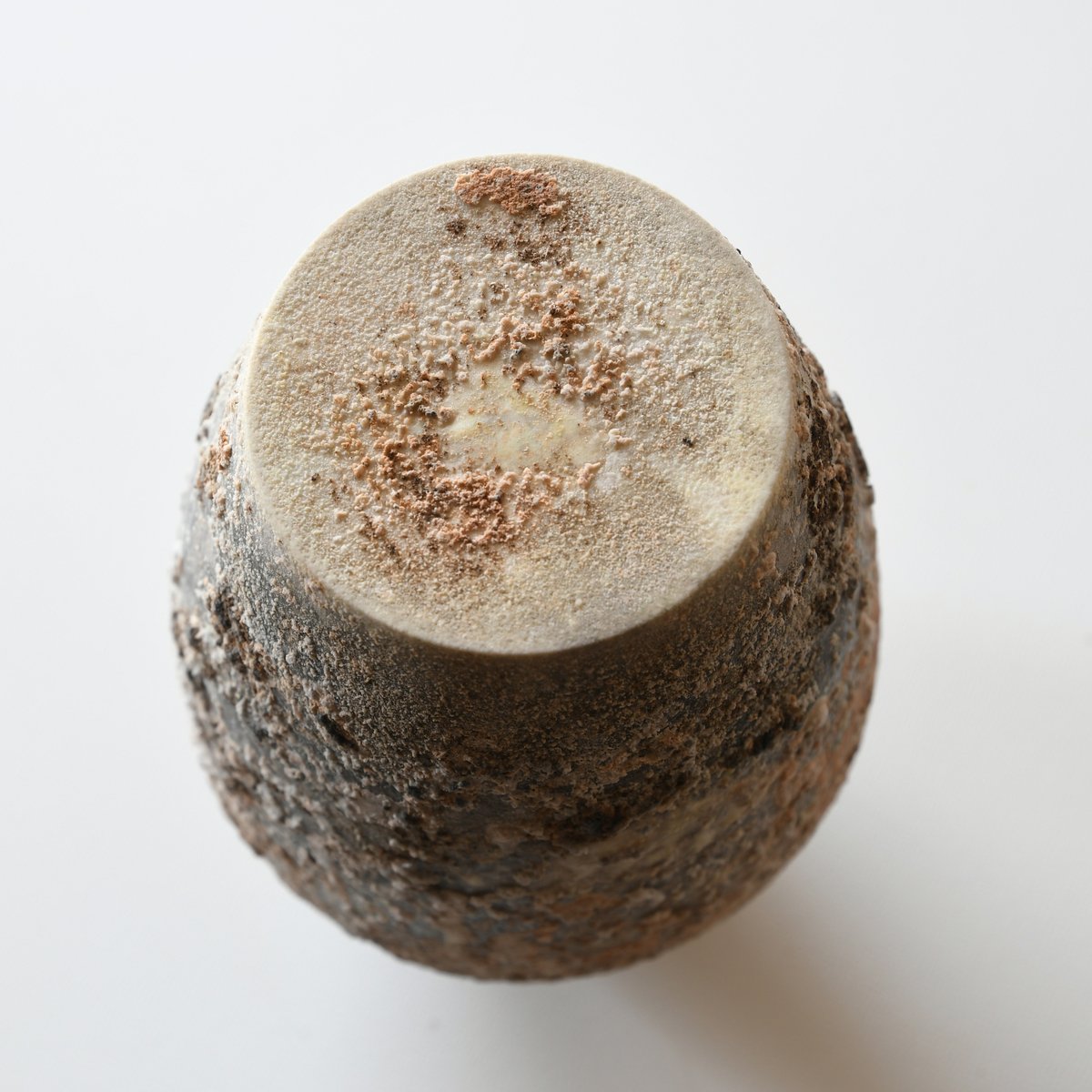 松本治幸:白磁窯変花器 /A40-2 | 市之倉さかづき美術館 ギャラリー宙 松本治幸:白磁窯変花器 /A40-2 | 市之倉さかづき美術館 ギャラリー宙