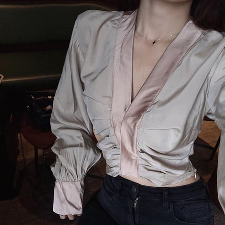 3色 V neck Balloon Sleeve Top