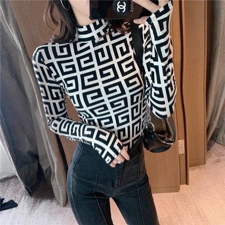 Swirl High-neck Top