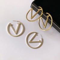 2色 V ピアス