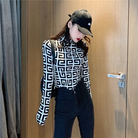 Swirl High-neck Top