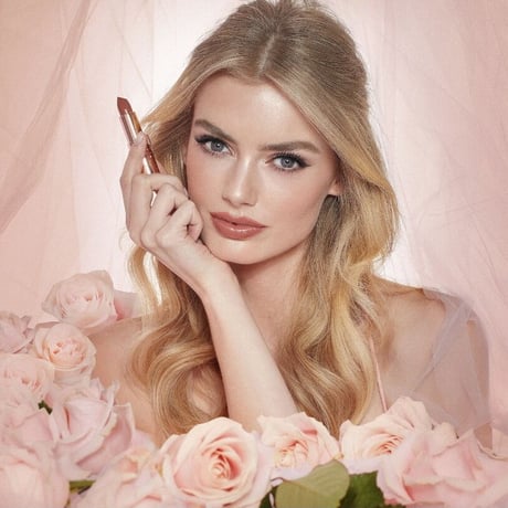 【日本未入荷】新作 Charlotte Tilbury リップスティック K.I.S.S.I.N.G Lipstick - Look of Love Collection【海外コスメ】