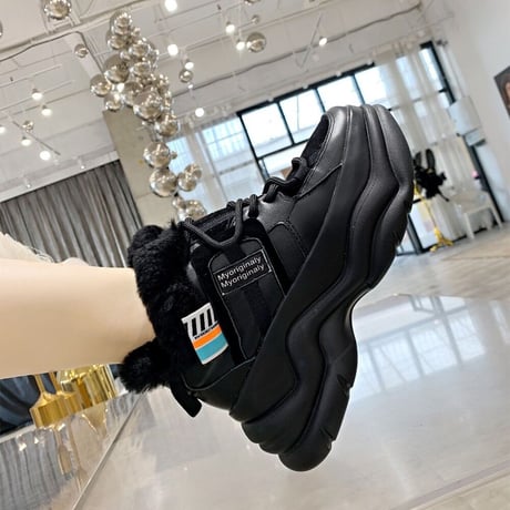 2色 Plush スニーカー