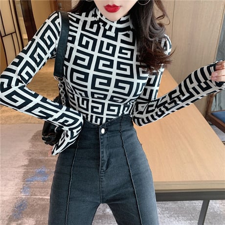 Swirl High-neck Top