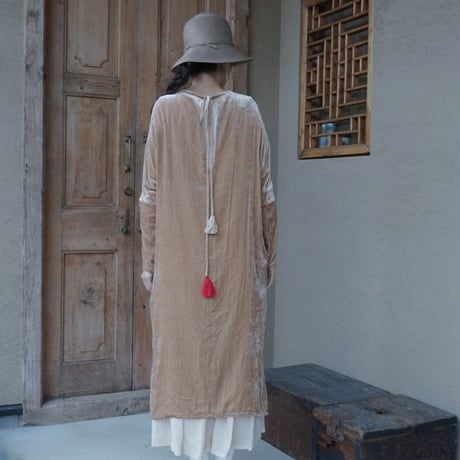 tabrik　ベルベットタッセルワンピース＜BEIGE＞