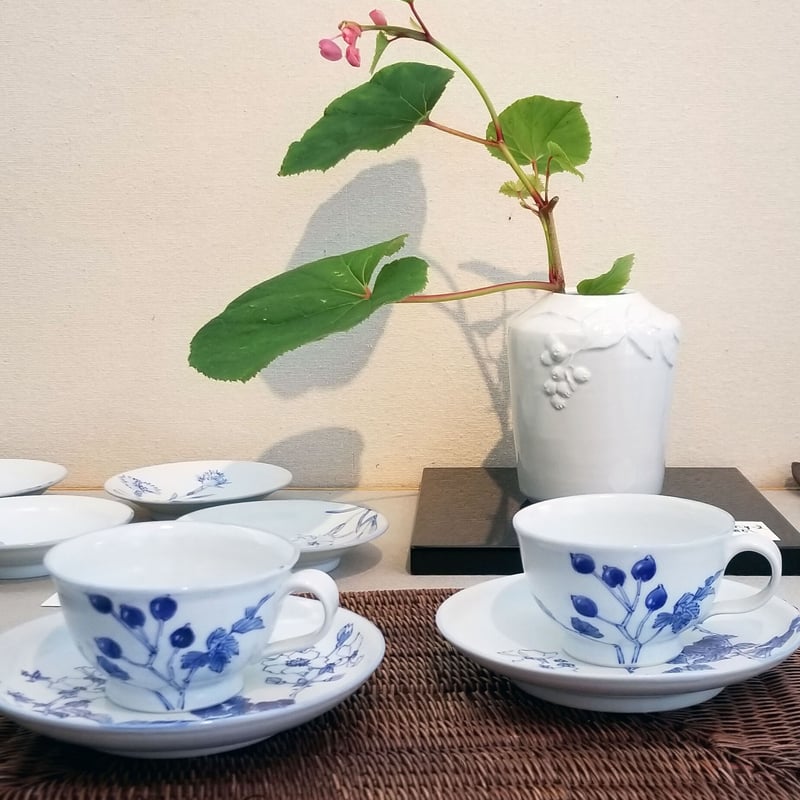 【新品未使用】東海林晴美 染付鉄絵 陶器製大皿 28cm fit=scale-down,w=1200