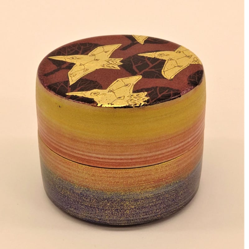 伊藤北斗 「色絵磁器香合」(色絵金彩鳥文香合) | 恵埜画廊STORE
