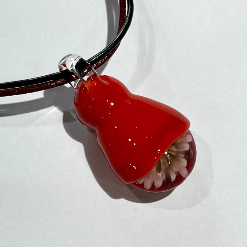 現品】マトリョーシカチョーカー(赤／ピンクの八重の花) | ぐり