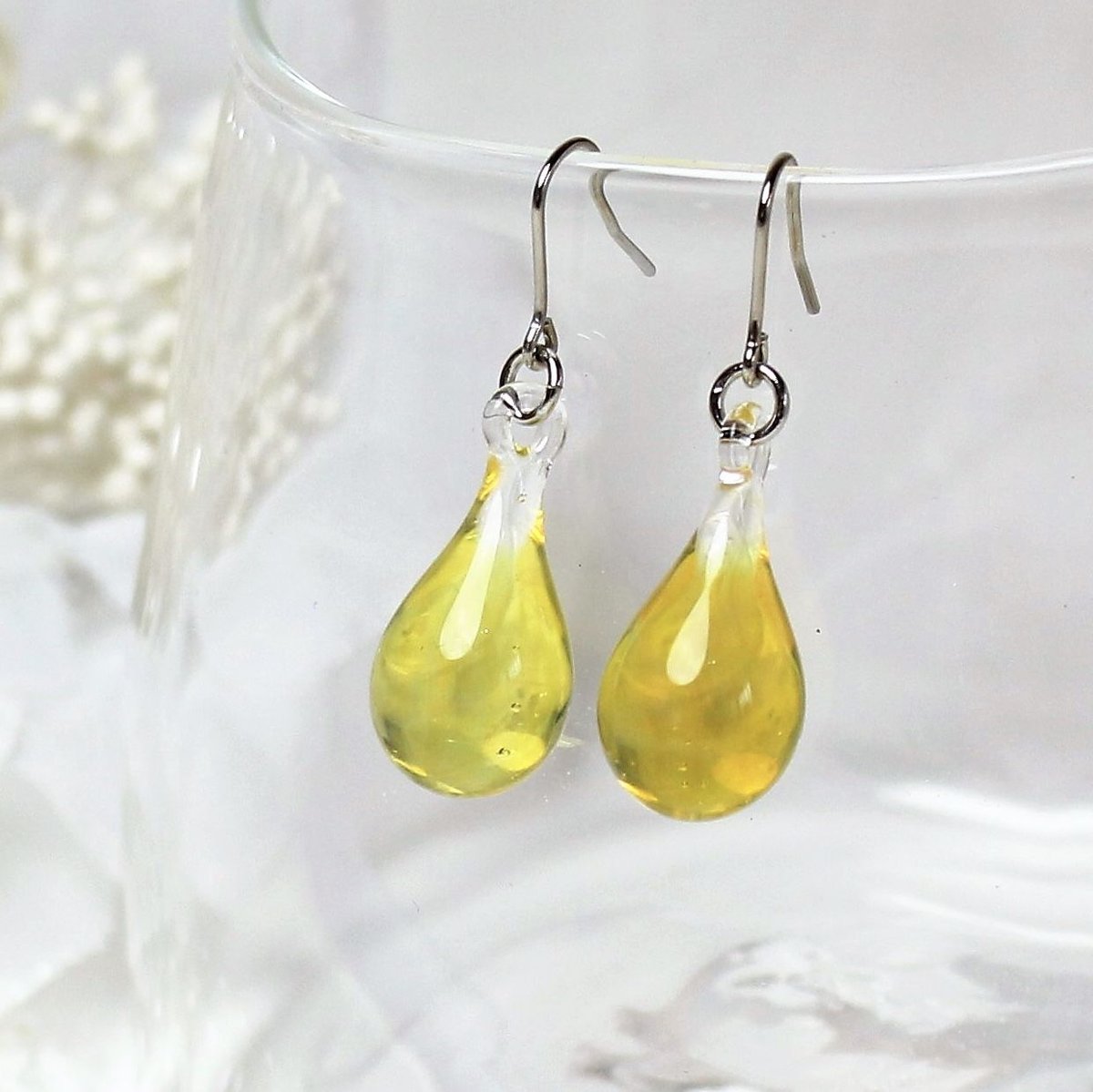 大粒！グレージュオパールのふさふさ鈴なりピアス