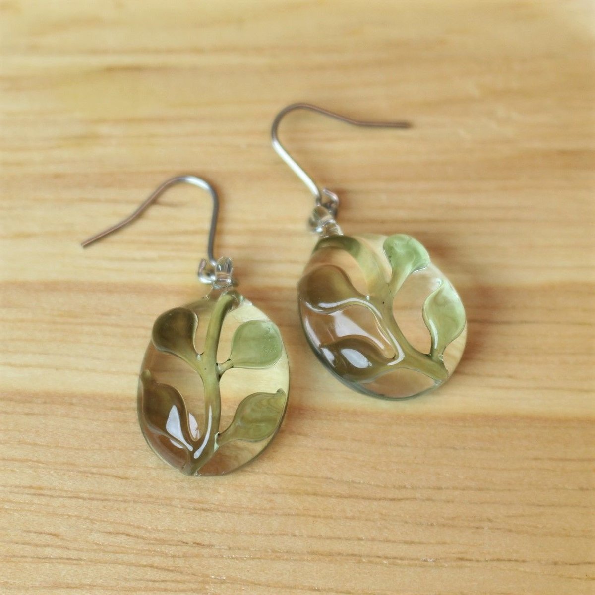 再販☆❤️ どんぐり　リーフ　葉　木製　ピアス　イヤリング　ハンドメイド 再販☆❤️ どんぐり リーフ 葉 木製 ピアス イヤリング