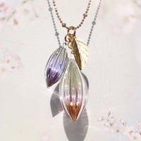 【guridrops】春色グラデーションのカカオの実ネックレス(2粒/Pink&Purple)