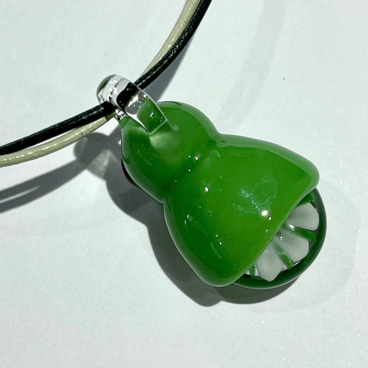 緑と白の編み紐チョーカー 現品】マトリョーシカチョーカー(黄緑／白い花) | ぐり工房 Online Shop