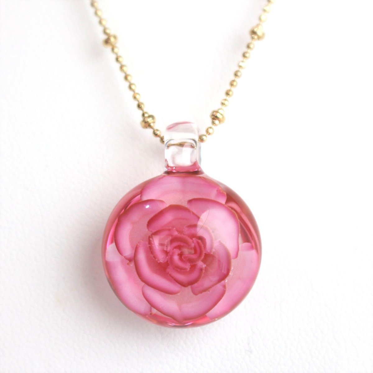 やっちゃん　　　琉球ガラス・天然石のミニ薔薇ネックレス　レジンネックレス やっちゃん 琉球ガラス・天然石のミニ薔薇ネックレス レジン