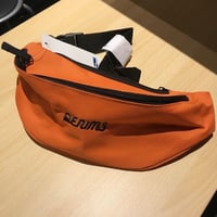 DENIMS / 3Dロゴ刺繍ベルトバッグ（オレンジ）