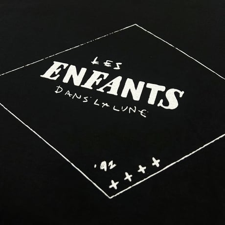Enfants / イニシャルTシャツ (ブラック/ライトブルー)