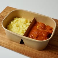 サフランチーズリゾットと鶏もも肉のウスターソース煮込み