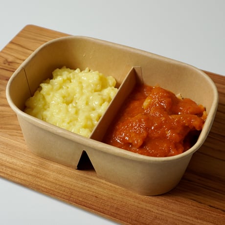 サフランチーズリゾットと鶏もも肉のウスターソース煮込み