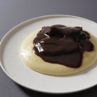 牛肉の赤ワイン煮込み　新じゃがクリームピュレ