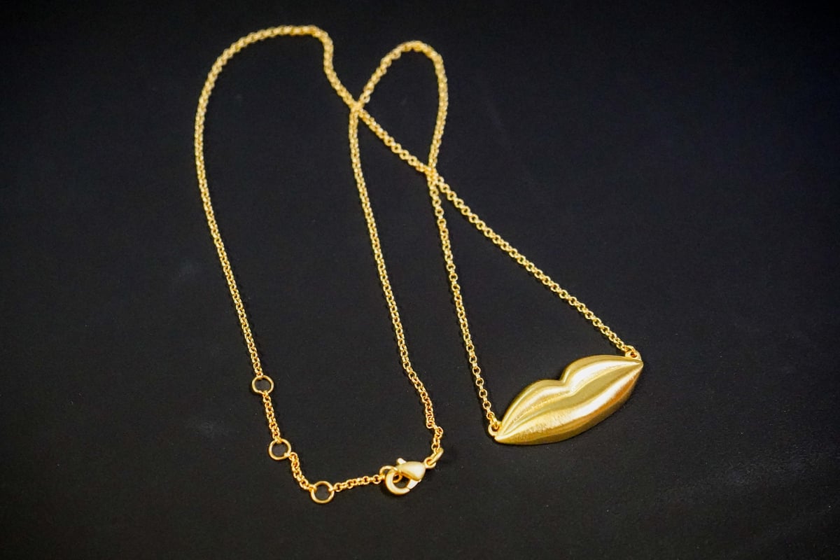 サルバドール・ダリ ネックレス ペンダント【新品未使用】ダリ美術館 ダリジュエリーネックレス ”Lip Gold” | 公益財団法人 諸橋近代