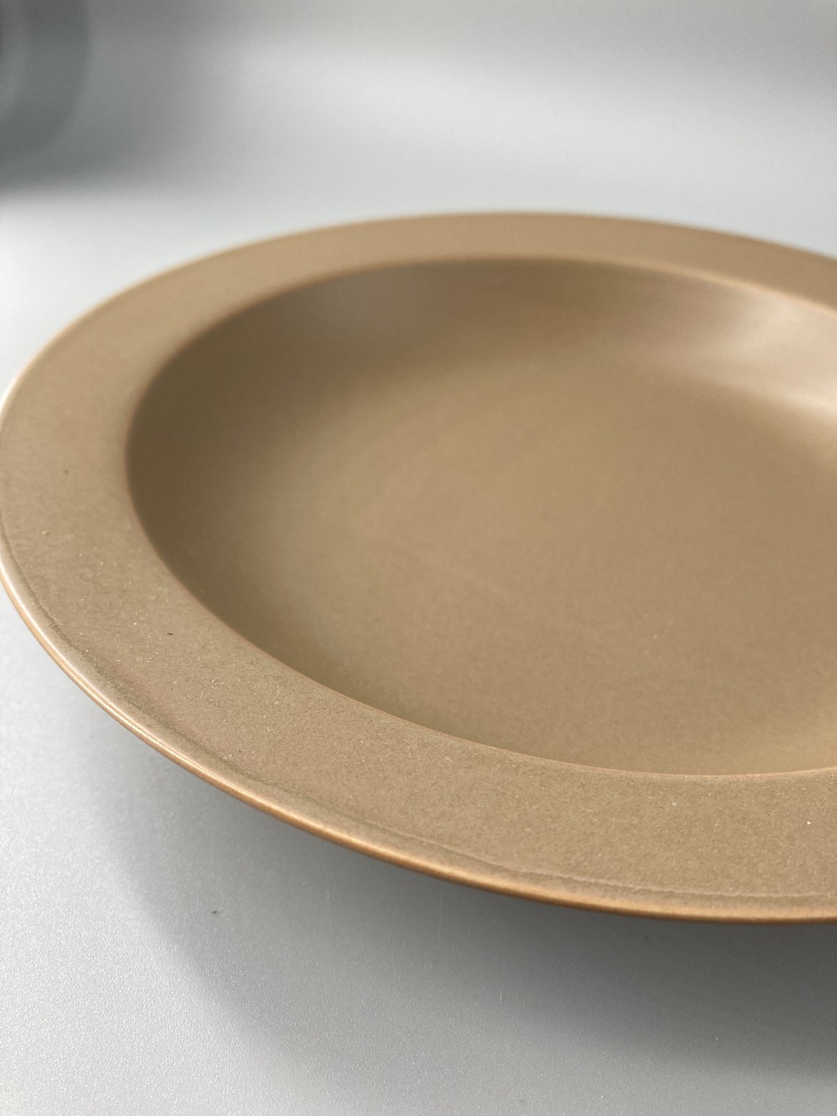 20㎝リム深皿 ブラウン | toufuji online shop