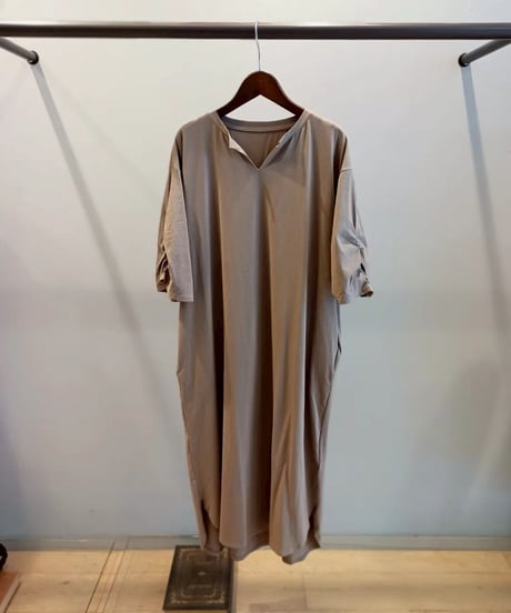 ギャザースリーブカットソーワンピース・全3色(¥9,790)
