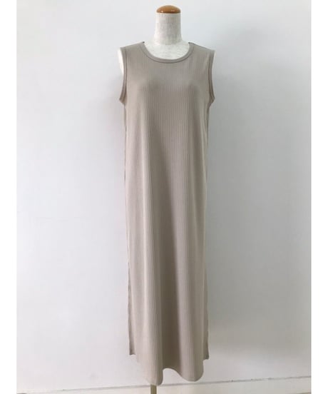 リブノースリーブワンピース・全３色・（￥9,790）