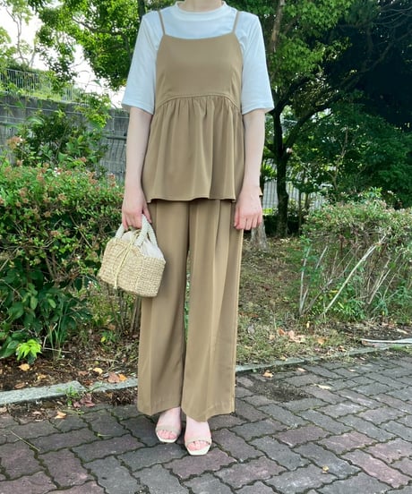 タックストレートパンツ・全3色(￥10,780)